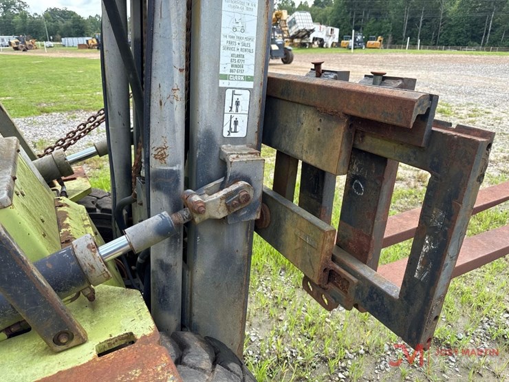clark-c500-ys6500-straight-mast-forklift-image-11