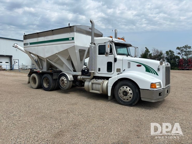 2005-peterbilt-385-image-1