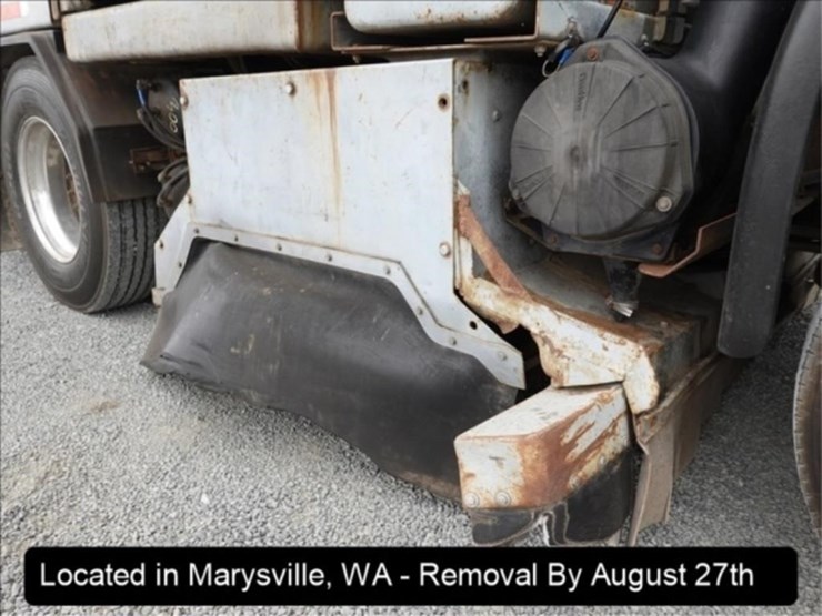 2002-gmc-t7500-image-32