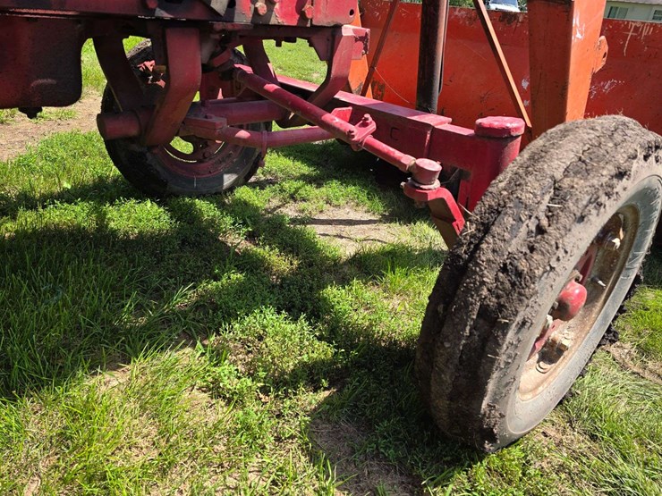 farmall-h-with-dual-loader,-wide-front,-6.00-16-fronts,-13.6-38-rears,-540-pto-with-loader-pump,-whe-image-34
