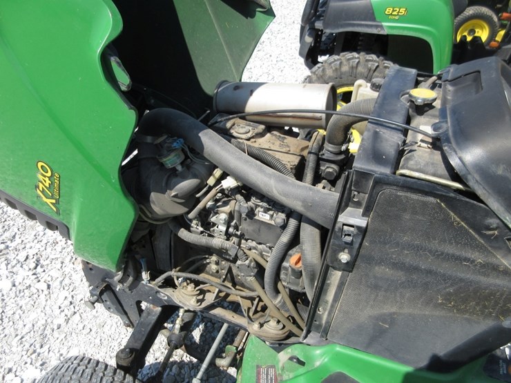 john-deere-x740-image-9