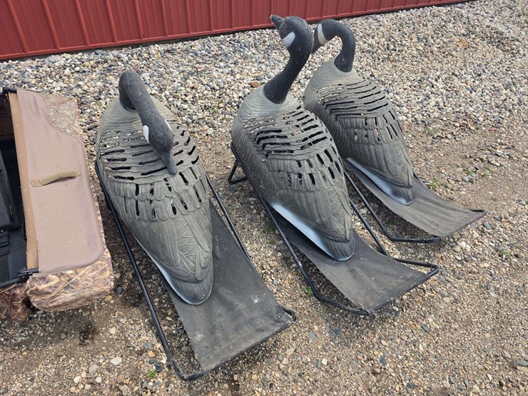 (3)-goose-chairs-by-wildfowler-outfitters-and-new-scheels-law-out-blind,-buying-all-for-one-money-image-3
