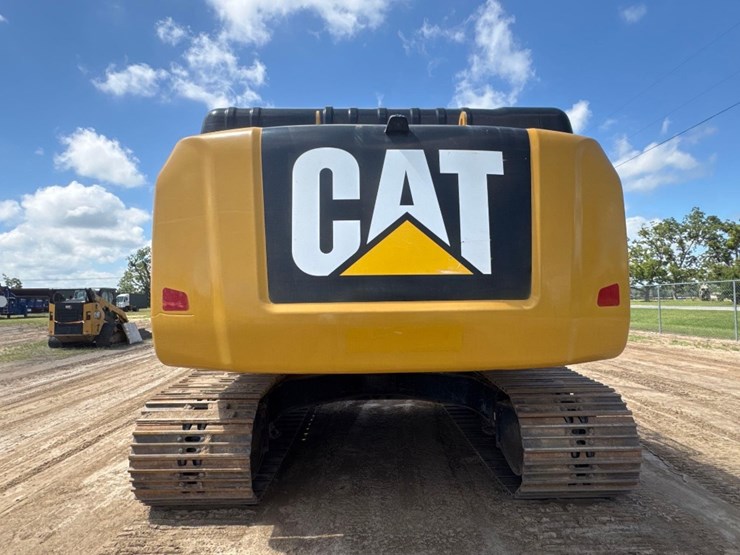 2019-caterpillar-326fl-image-7