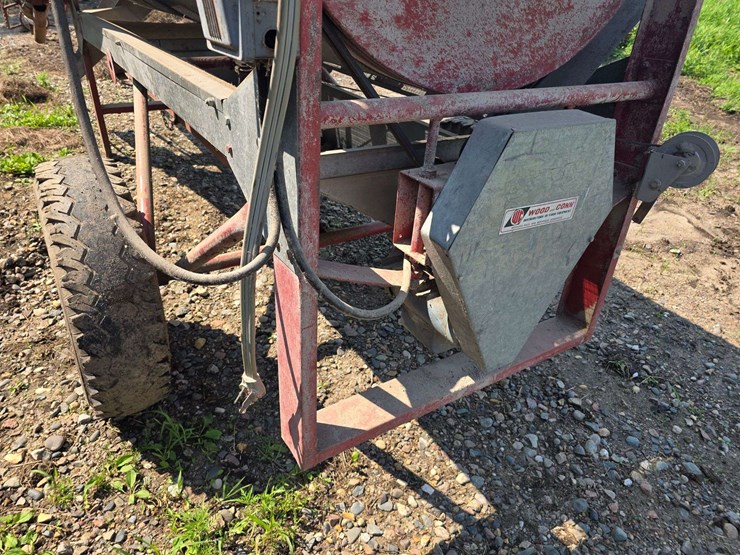 hutchingson-single-phase-grain-screener,-(2)-1.5hp-electric-motors,-78-15-tires-on-4-bolt-rims-image-10
