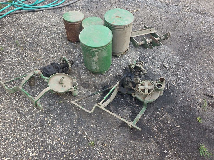 antique-john-deere-planter-lot,-circle-seed-and-fert-boxes,-drives-and-misc-image-3