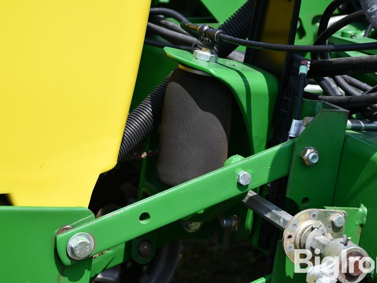 2013-john-deere-1760-image-16