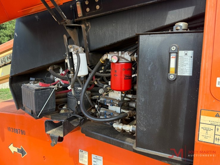 2015-jlg-600s-image-14