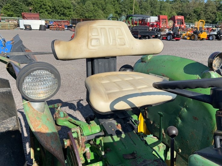 john-deere-820-image-10