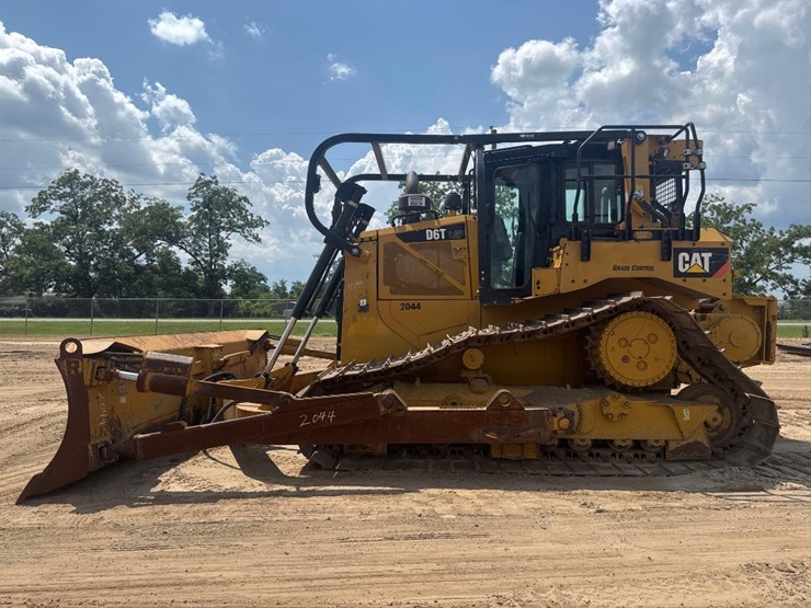 caterpillar-d6t-lgp-image-1