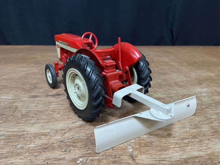 1/16-ih-340-w/blade-ertl-image-3
