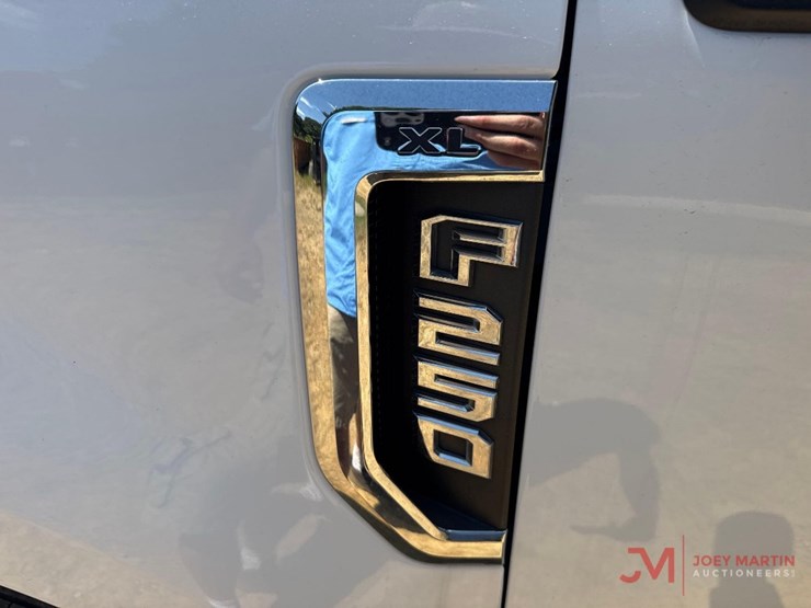 2021-ford-f250-xl-image-9