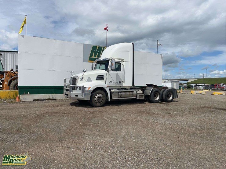 2017-western-star-5700xe-image-1