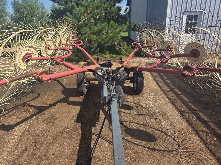 10-wheel-pull-type-wheel-rake,-hydraulic-lift,-brand:-omi-agc,-14”-tires-on-4-bolt-rims-image-6