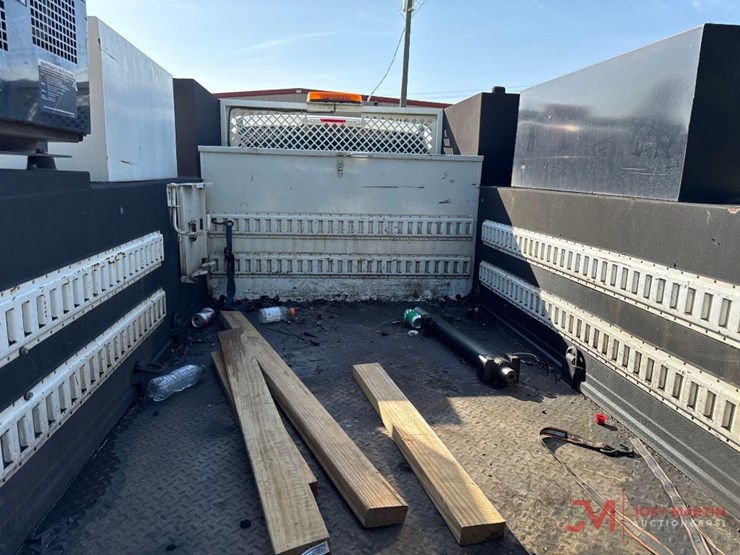 2017-ford-f550-xl-image-15