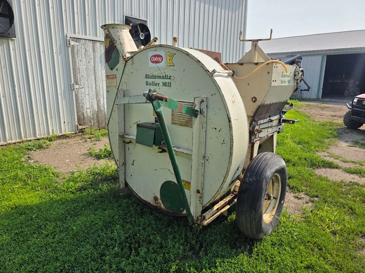 automatic-silage-blower,-set-up-for-high-moisture-corn,-set-up-with-automatic-roller-mill-image-20
