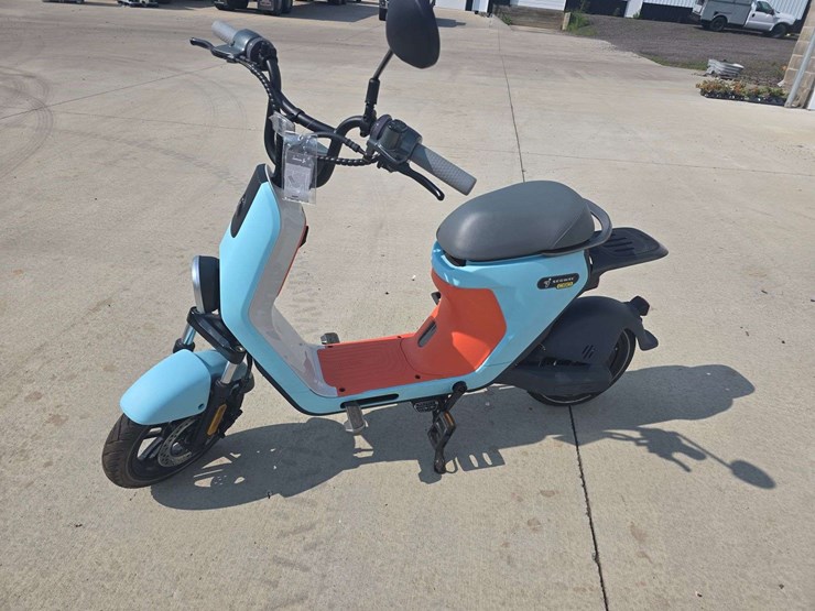 2021-segway-c80-electric-scooter,-750-watt,-20-mph-max,-pedals,-comes-with-a-charger,-*unknown-worki-image-2