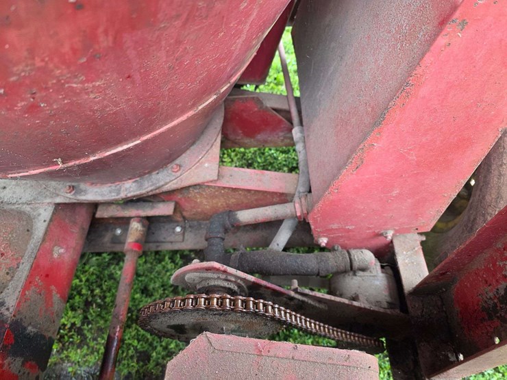 new-holland-355-image-29