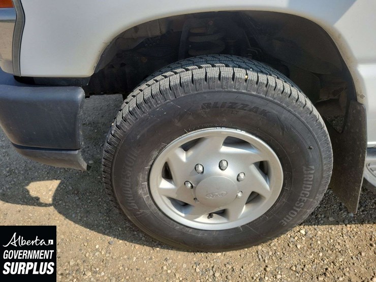 2014-ford-cargo-image-9