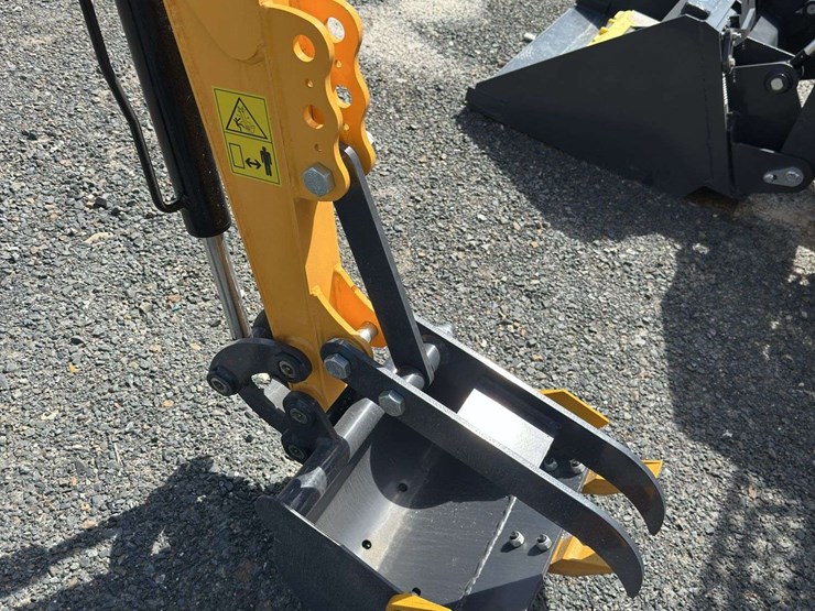 2025-landhero-ldh-kn16-hydraulic-mini-excavator-image-9
