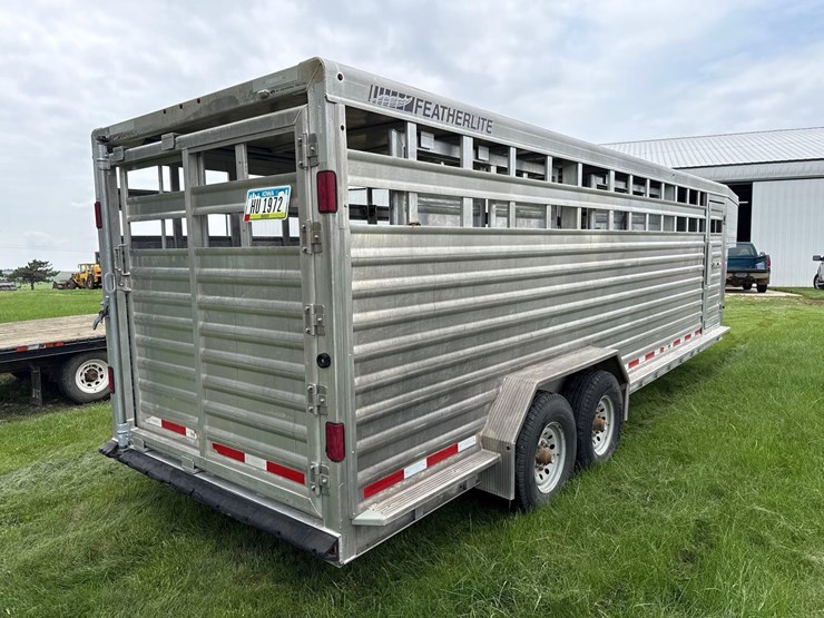 2012-featherlite-7ft-x-24ft-aluminum-gooseneck-livestock-trailer-image-3