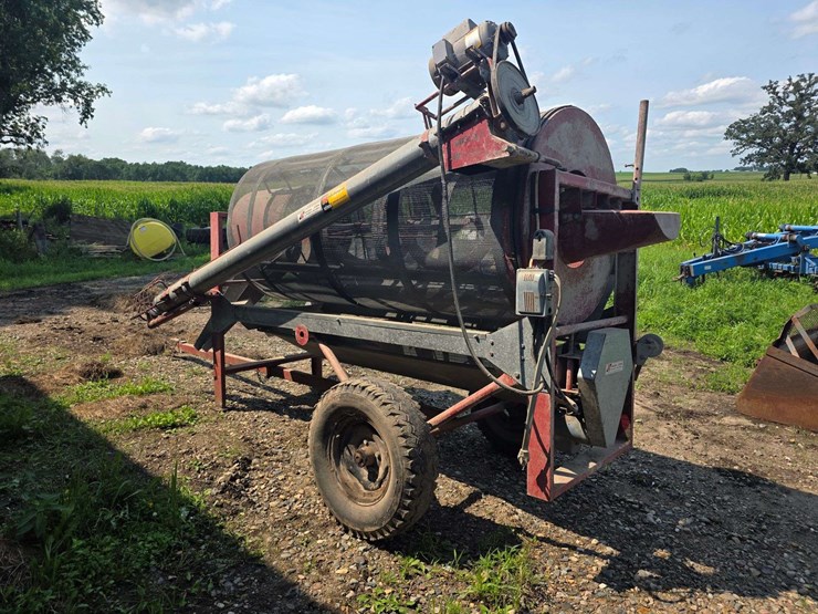 hutchingson-single-phase-grain-screener,-(2)-1.5hp-electric-motors,-78-15-tires-on-4-bolt-rims-image-5