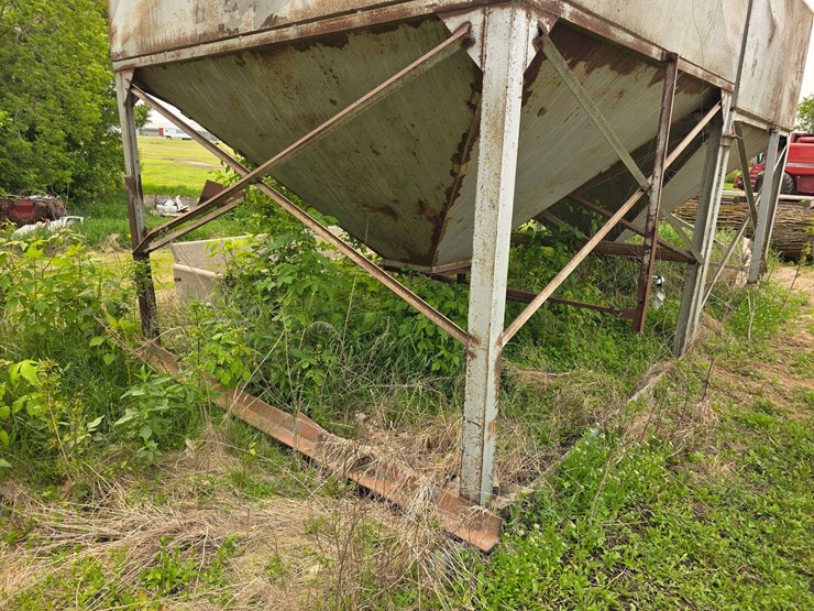 (2)-lowry-30-ton-bulk-bins,-loading-is-available-image-6
