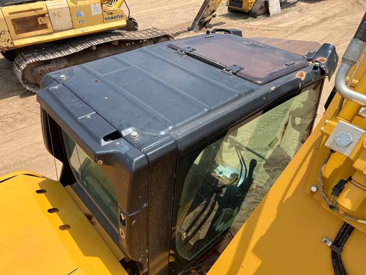 2022-caterpillar-335-image-34