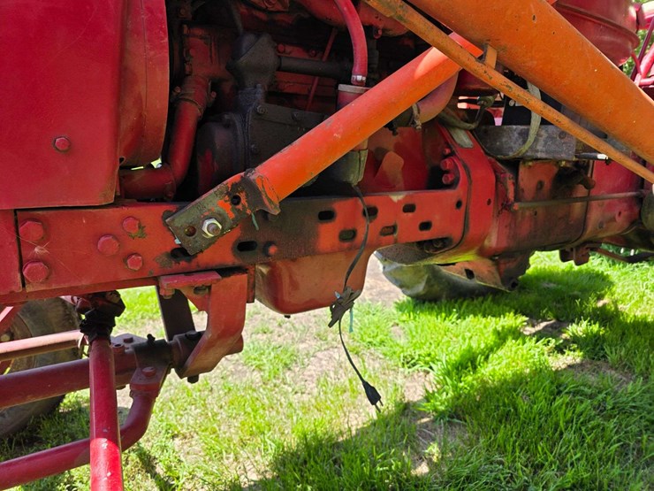 farmall-h-with-dual-loader,-wide-front,-6.00-16-fronts,-13.6-38-rears,-540-pto-with-loader-pump,-whe-image-7