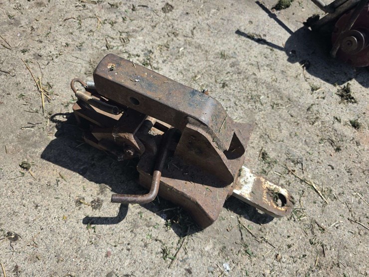 spring-loaded-hitch-to-fit-in-a-2”-receiver-hitch,-needs-a-little-repair-image-2