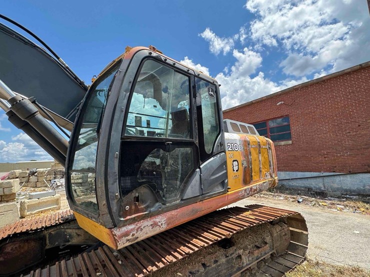 2014-deere-210g-lc-image-5