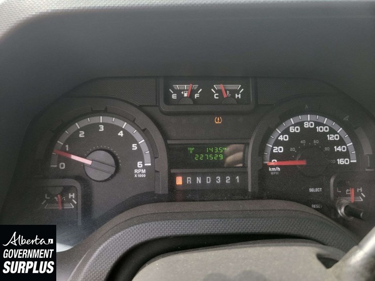 2014-ford-cargo-image-19