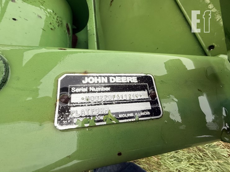 john-deere-220-image-9
