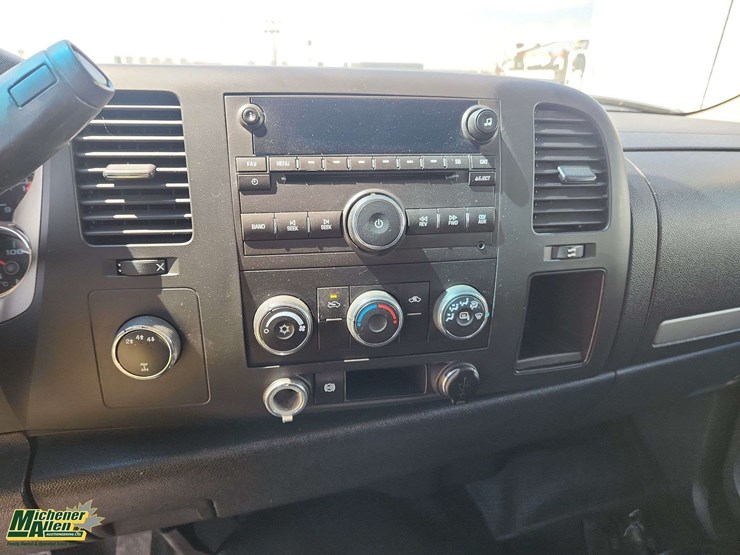 2013-chevrolet-silverado-3500hd-image-13