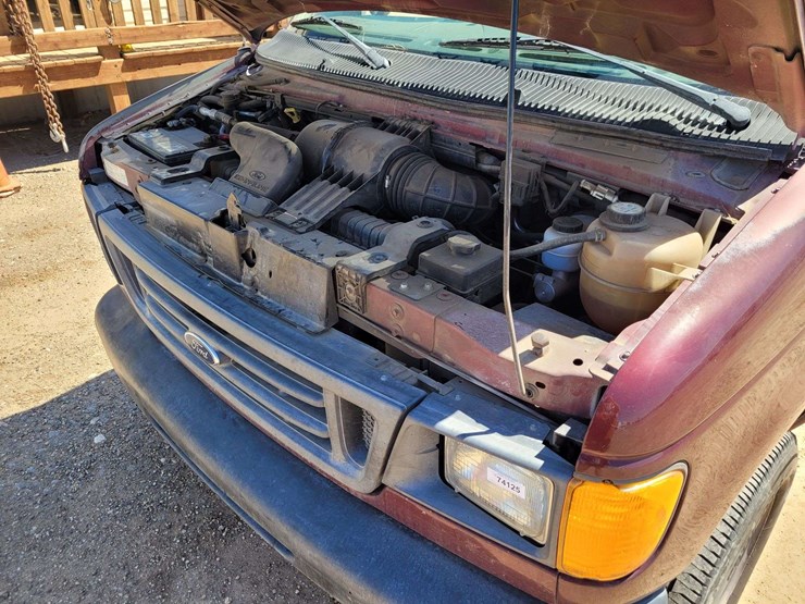2004-ford-e150-image-12