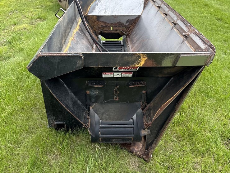 mesch-skidloader-sand-shooter-bucket-image-6