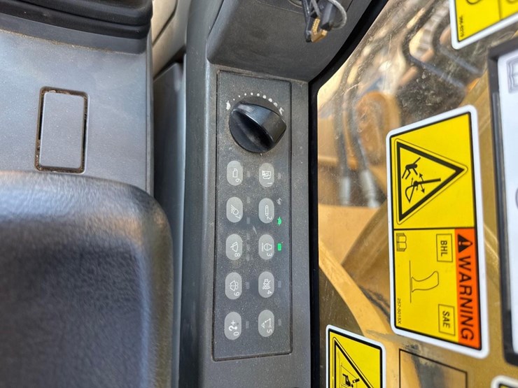 2018-caterpillar-326fl-image-40
