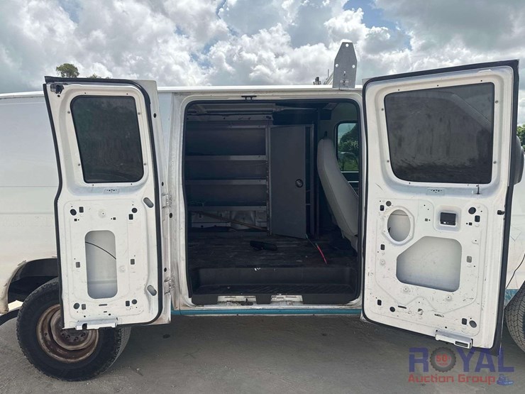 2008-ford-cargo-image-24