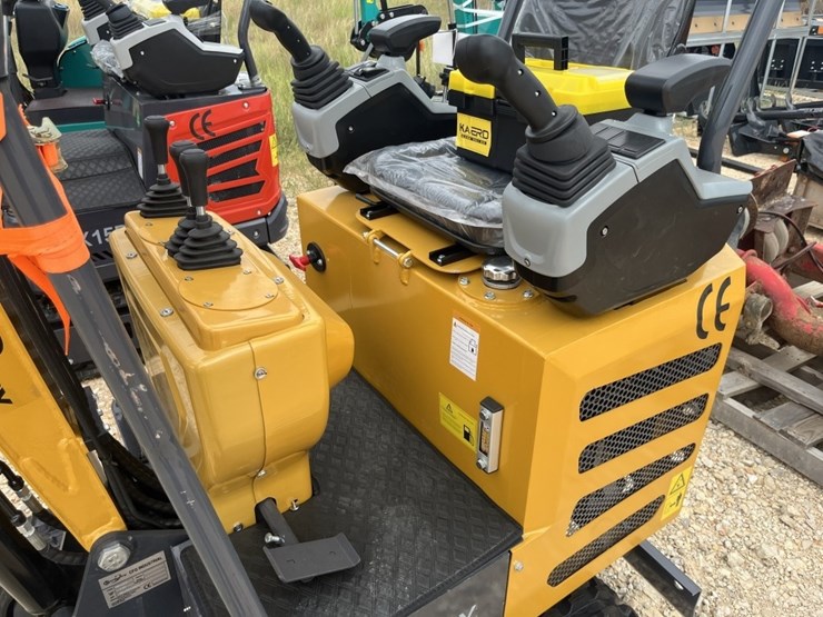 cfg-mx12rx-mini-excavator-image-9