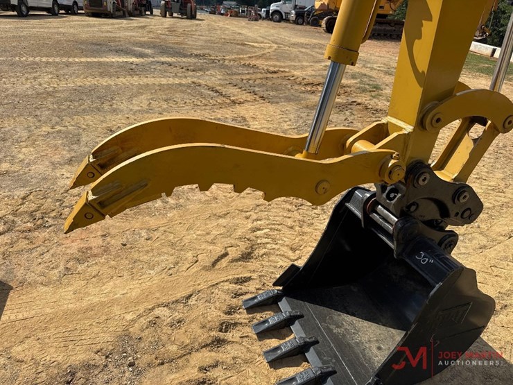 2025-caterpillar-305.5-image-11