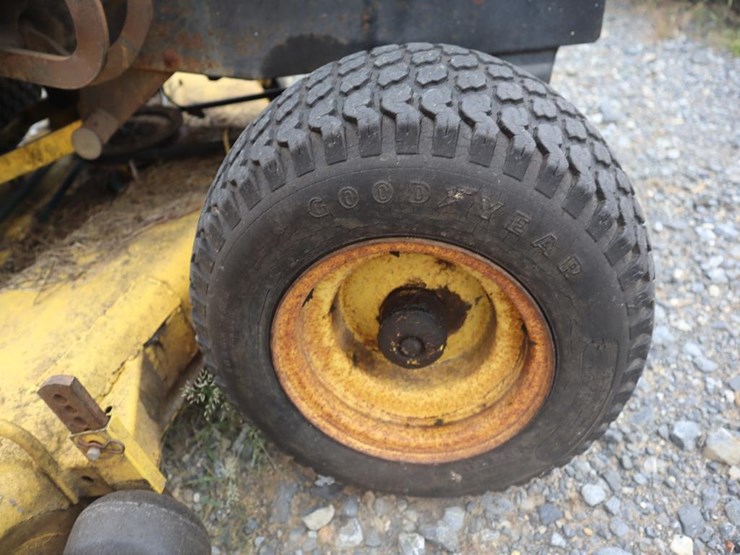 john-deere-300-image-9