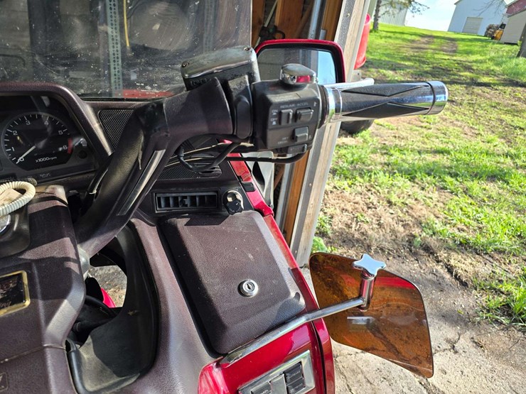 1996-honda-goldwing-gl1500se,-101,566-miles,-am/fm/tape,-air-ride,-new-front-and-rear-tires,-works-a-image-11