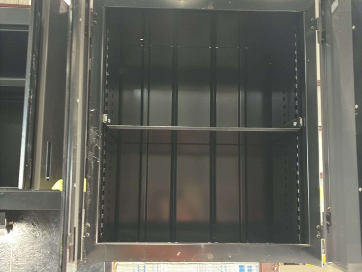 toolbox-w/-wall-cabinets-image-13