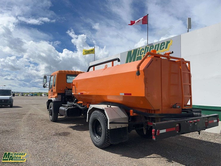 1997-gmc-t7500-image-11