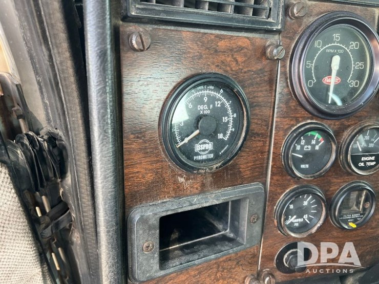 1993-peterbilt-377-image-55