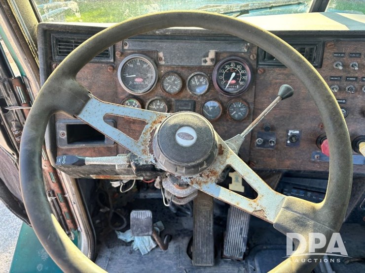 1993-peterbilt-377-image-77