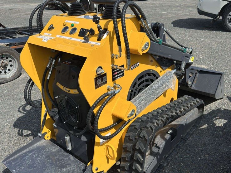 landhero-ldh-t-460-mini-skid-steer-loader-image-3