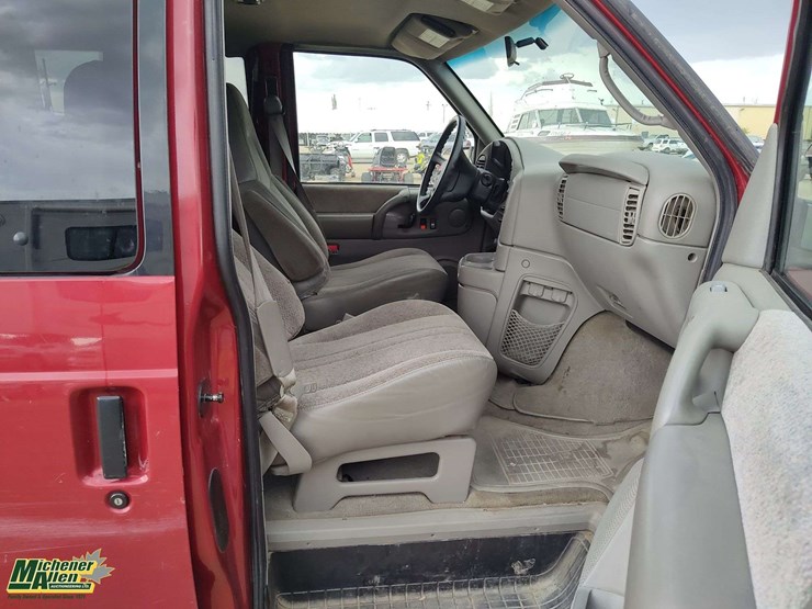 1998-gmc-safari-image-16