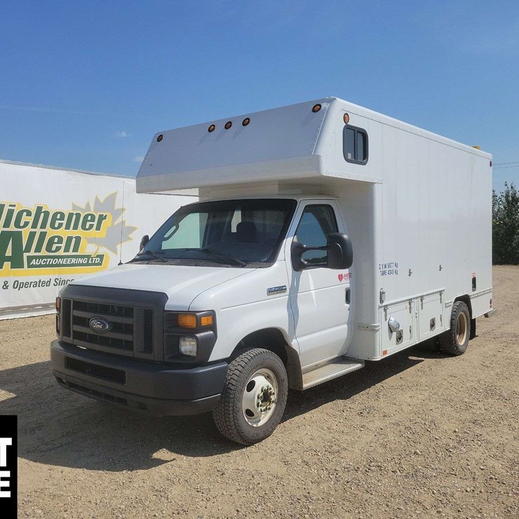 2011 FORD E450