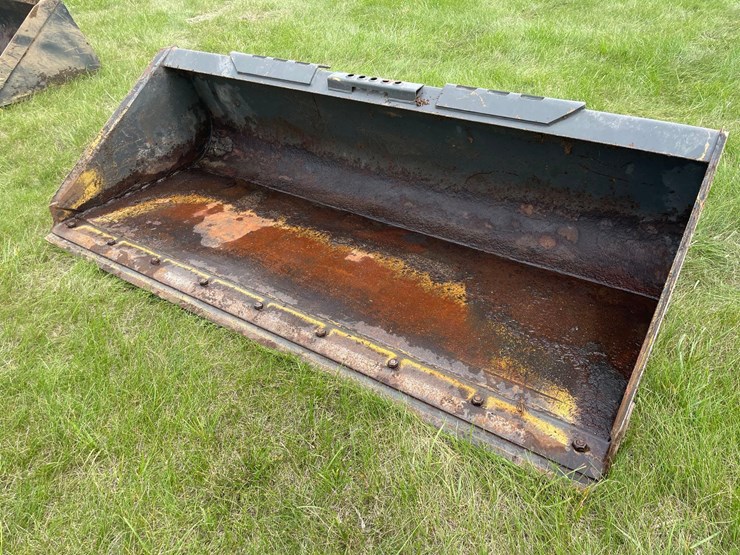 skidloader-77"-quick-tach-bucket-image-2