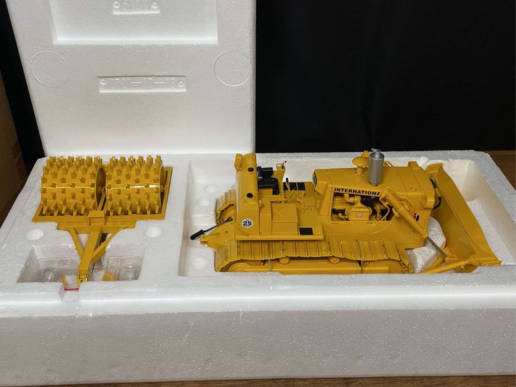 1/25-ih-td25-crawler-w/sheep's-foot-nib-1st-gear-image-6